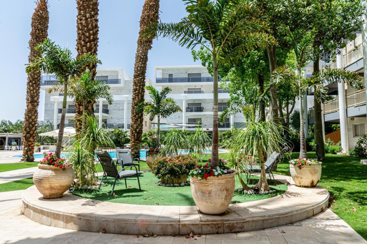 דירת גן פונה לבריכה - Pool Garden View Eilat Apartment Ngoại thất bức ảnh