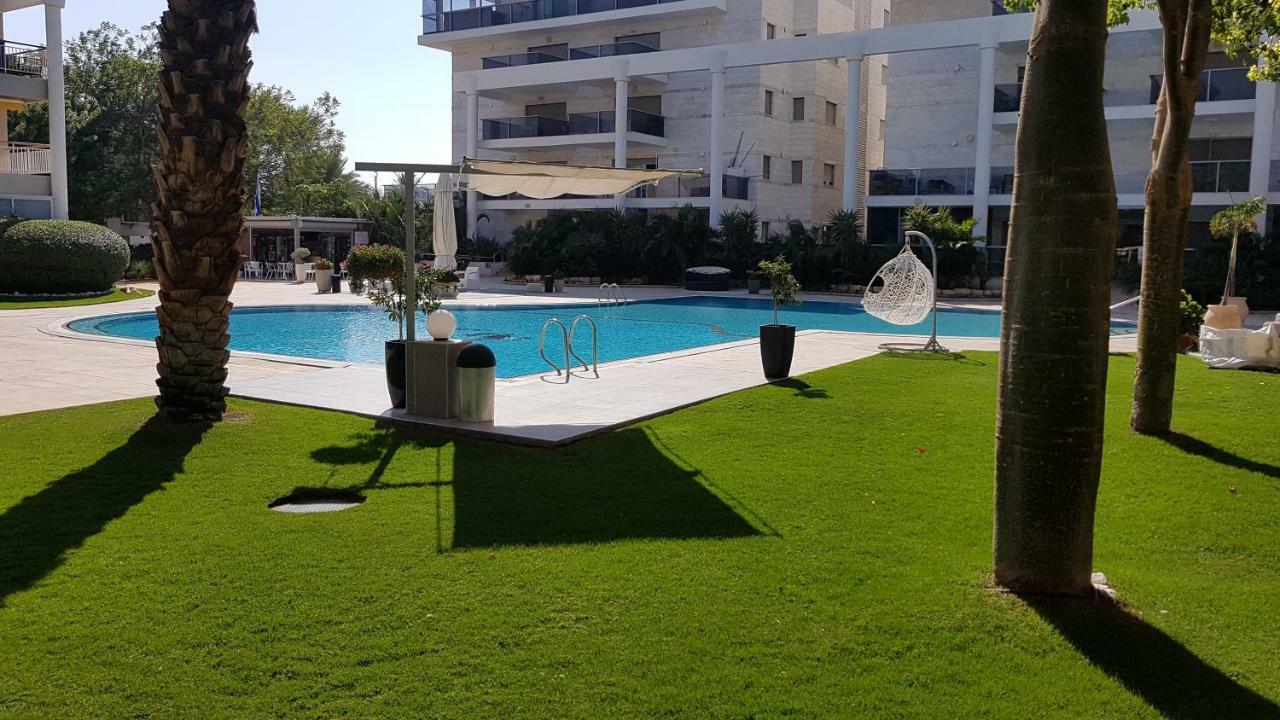 דירת גן פונה לבריכה - Pool Garden View Eilat Apartment Ngoại thất bức ảnh