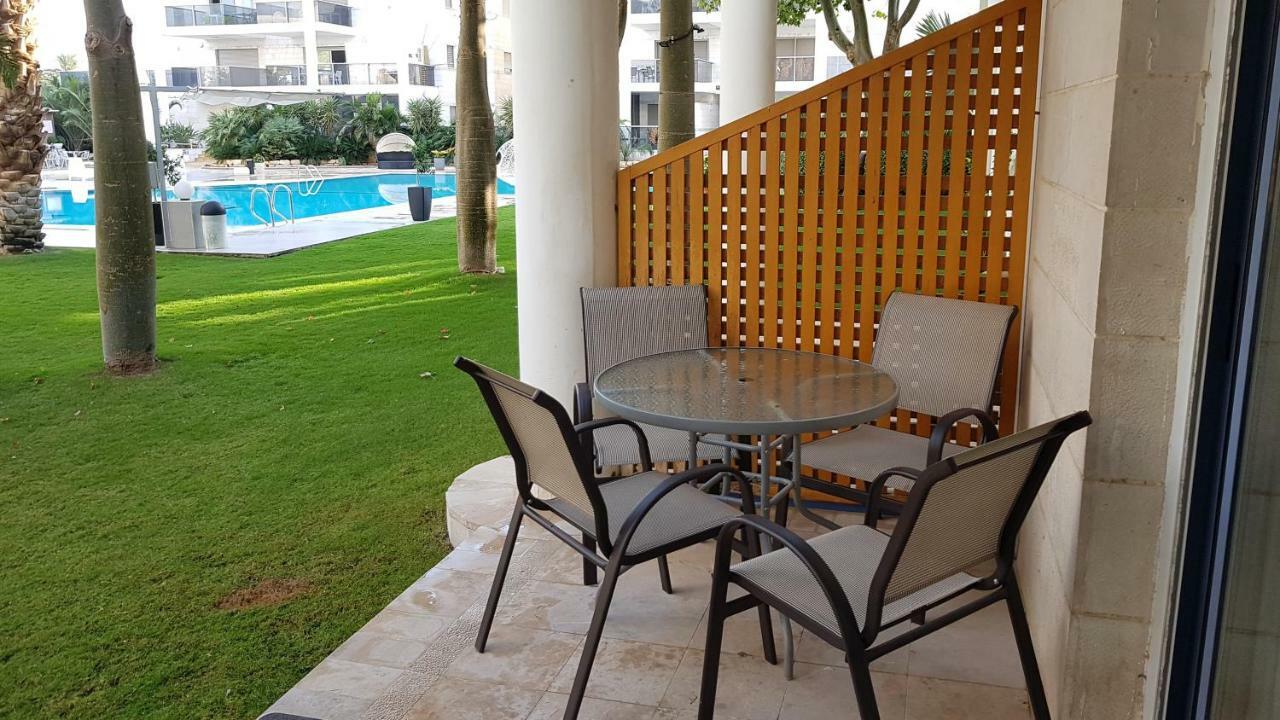 דירת גן פונה לבריכה - Pool Garden View Eilat Apartment Ngoại thất bức ảnh