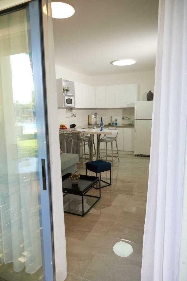 דירת גן פונה לבריכה - Pool Garden View Eilat Apartment Ngoại thất bức ảnh