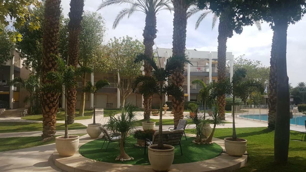 דירת גן פונה לבריכה - Pool Garden View Eilat Apartment Ngoại thất bức ảnh